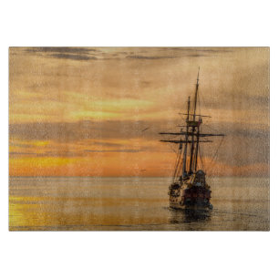 Planche À Découper Gallon de voile sur une mer calme