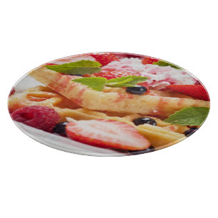 Planche À Découper Gâteau de gaufre avec la baie fraîche