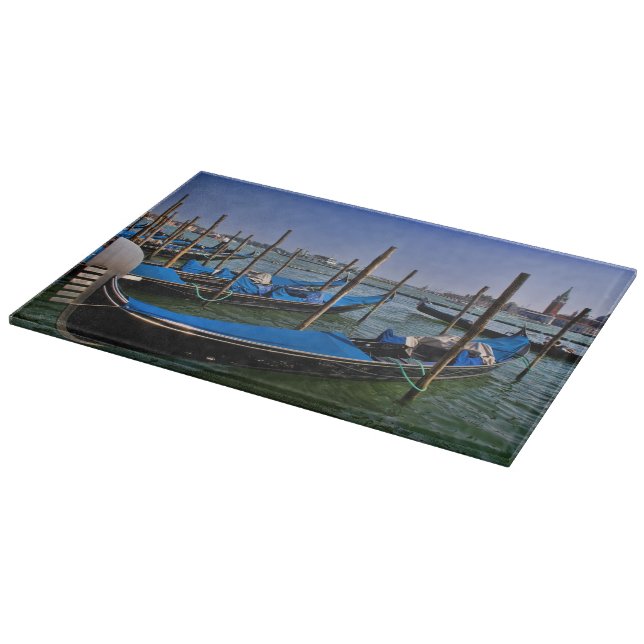 Planche À Découper Grand Canal avec des bateaux gondalo alignés (Coin)