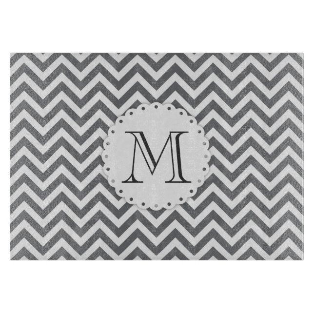 Planche à découper grise de monogramme de Chevron (Devant)