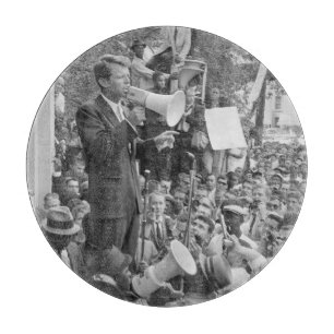 Planche À Découper Le sénateur Robert Kennedy faisant campagne pour l