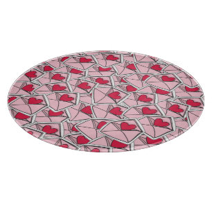 Planche À Découper Les coeurs de Valentine sur des enveloppes