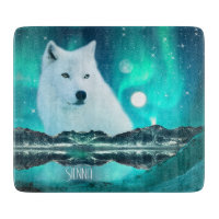 Loup arctique et nuit magique avec aurores boréale