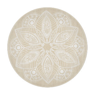 Planche À Découper Mandala blanc exotique sur Arrière - plan beige
