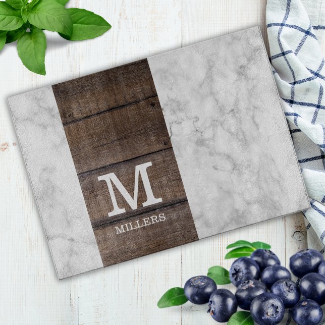 Planche À Découper Marbre Moderne Et Bois Nom De Famille Monogramme (Modern Marble And Wood Family Name Monogrammed Cutting Board)
