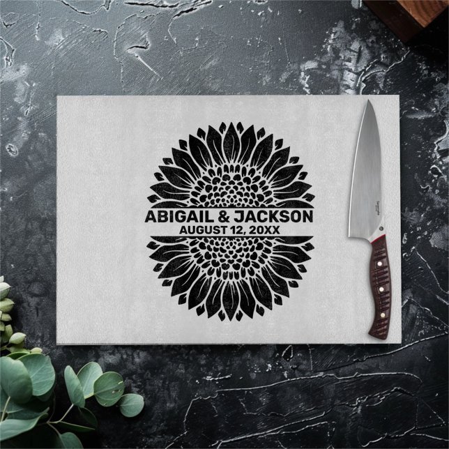 Planche À Découper Mariage de tournesol Nom et date personnalisés (Créateur téléchargé)