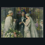 Planche À Découper Mariage Vintage, Mariée et Marié avec Ménorah<br><div class="desc">Illustration vintage d'amour et de romance de cérémonie de mariage représentant un couple se mariant dans une belle synagogue avec des vitraux,  des fleurs et une ménorah à sept branches. La mariée porte une longue robe de mariée blanche et le marié est élégant dans son smoking.</div>