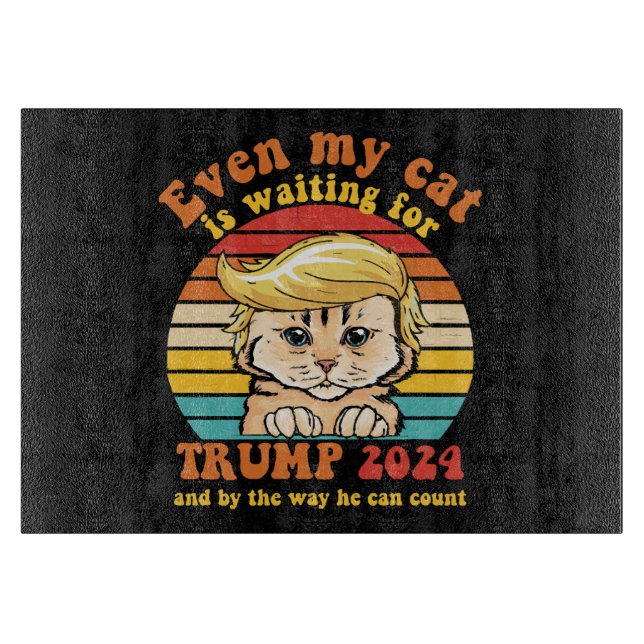 Planche À Découper Même mon chat attend l'habillement Trump 2024 (Devant)