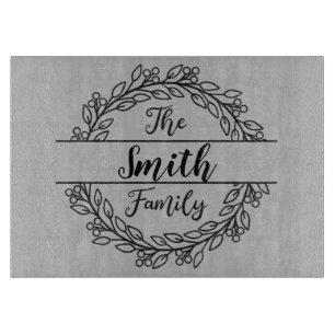 Planche À Découper Monogramme de couronne avec nom de famille