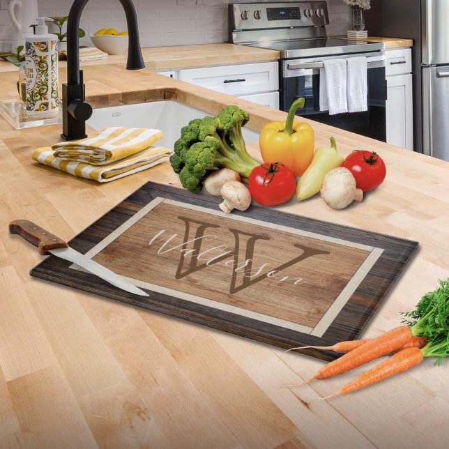 Planche À Découper Monogramme de ton de bois rustique (Créateur téléchargé)