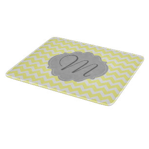 Planche À Découper Motif jaune-clair et gris décoré d'un monogramme