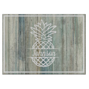 Planche À Découper Nom de famille de l'ananas sur Rustic Wood Coastal