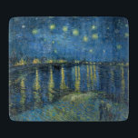 Planche À Découper Nuit étoilée sur le Rhône (par van Gogh)<br><div class="desc">Ce dessin présente une peinture de l'artiste post-impressionniste néerlandais Vincent van Gogh (1853-1890), largement reconnu comme l'une des figures les plus influentes de l'histoire de l'art occidental. Il s'agit d'un tableau paysager, montrant la ville française d'Arles la nuit depuis la rive du Rhône. La scène choisie par van Gogh pour...</div>