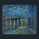 Planche À Découper Nuit étoilée sur le Rhône (par van Gogh)<br><div class="desc">Ce dessin présente une peinture de l'artiste post-impressionniste néerlandais Vincent van Gogh (1853-1890), largement reconnu comme l'une des figures les plus influentes de l'histoire de l'art occidental. Il s'agit d'un tableau paysager, montrant la ville française d'Arles la nuit depuis la rive du Rhône. La scène choisie par van Gogh pour...</div>
