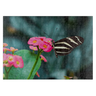 Planche À Découper Papillon sur photographie de fleur rose