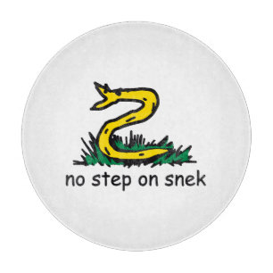 Planche À Découper Pas de pas sur les mèmes de snek parodie de Gadsde