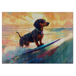 Planche À Découper Peinture de dachshund faisant du surf sur la plage