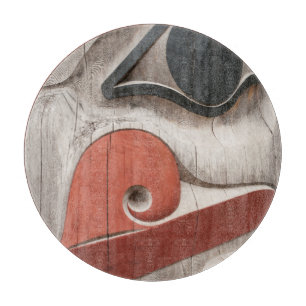Planche À Découper Poteaux totémiques au Musée du centre du patrimoin