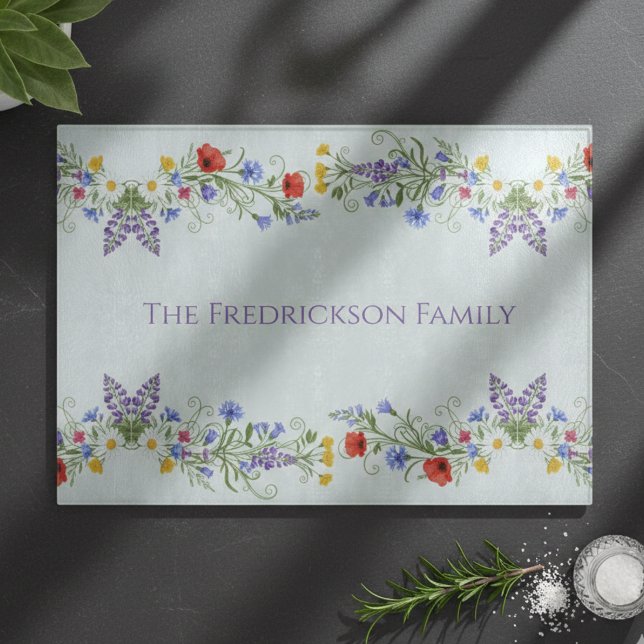 Planche À Découper Prairie de Fleurs Sauvages Monogramme (Wildflower Meadow Monogram Cutting Board)