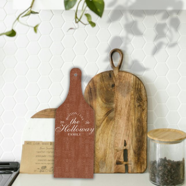 Planche À Découper Script Élégant Personnalisé Nom de famille Auberge (A great hostess is always in need of a new cutting board! Why not customize it? )
