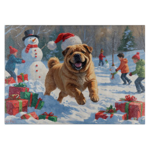 Planche À Découper Shar Pei courant dans la neige avec un chapeau de