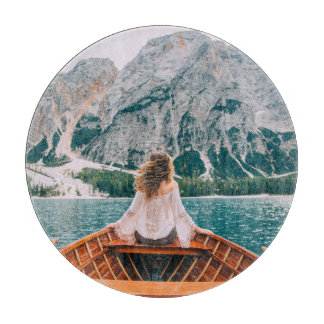 Planche À Découper Silhouette Femme Lac Alpin Nature