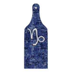 Planche À Découper SYMBOLE Zodiaque Capricorne sur Camo numérique ble