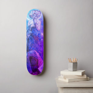 Planche de skateboard au clair de lune, teintes bl