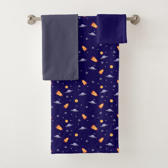 Planètes étoiles motif bleu gris foncé serviette e (En situation)