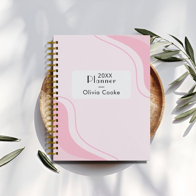 Planificateur Annuel Personnalisé Rose Avec Nom Pe (Pink Personalized Yearly Planner With Custom Name)
