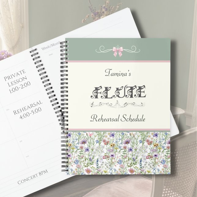 Planificateur de calendrier de répétition de la fl (Whimsical Flute Rehearsal Planner | Pink Floral & Sage Green Botanical Aesthetic Music Gift)