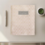 Planificateur de Motifs géométriques rose et or<br><div class="desc">Carnet de planificateur personnalisé avec motif géométrique zig-zag rose et or.</div>