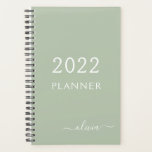 Planificateur de nom monogramme écriture 2022 vert<br><div class="desc">Planificateur de mariage et calendrier 2022 personnalisable avec monogramme et écriture vert sauge. C'est le cadeau idéal pour un anniversaire sweet 16, un mariage, une douche de mariée, un anniversaire de mariage, une baby shower ou une fête de bachelorette pour quelqu'un qui aime le luxe clinquant et les styles chics....</div>