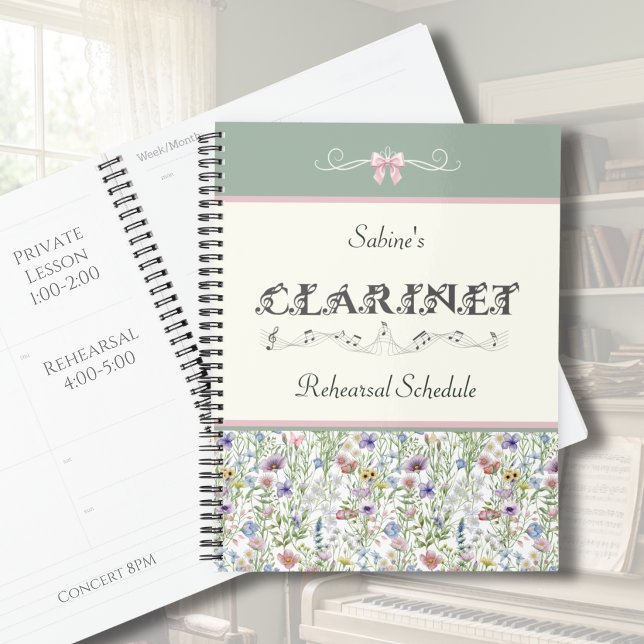 Planificateur de répétition de clarinette aux fleu (Personalized Sage Green Clarinet Rehearsal Planner | Whimsical Pink Floral Wildflower Music Gift)