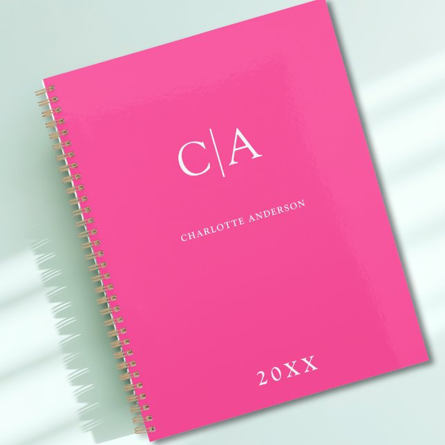 Planificateur monogramme simple et élégant (Simple Elegant Monogram Pink Custom Planner with your Name, Initials or Message)
