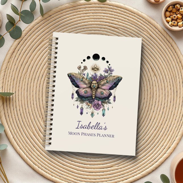 Planificateur Personnalisé de Papillon Céleste et  (Personalized Celestial Moth & Moon Phases Witchy Planner on a boho table with herbs and a cup of tea)