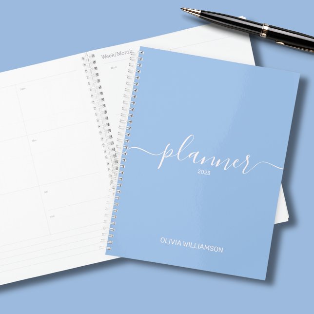 Planificateur professionnel bleu (Blue planner with script typography. Personalize with your own name or choice of text.)