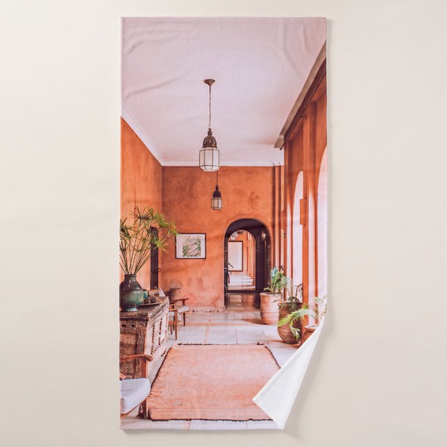 PLANTERS AVEC PLANTE PRÈS DE LA ZONE CAOUTCHOUC À  (Serviette de bain)