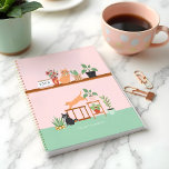 Plantes de maison à pots et chats joyeux<br><div class="desc">Le planificateur le plus parfait pour quiconque aime ses plantes et chats de maison. Nous avons illustré ces chats adorables et mignons ainsi que différents plantes de maisons en pots. Personnaliser avec l'année qui est placée sur un calendrier contextuel. L'envers comporte un plante correspondant et un motif de répétition de...</div>