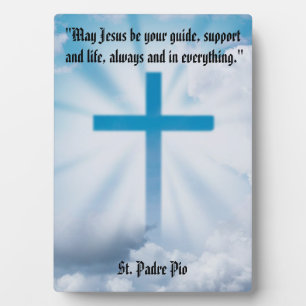 Plaque à croix dans le ciel avec l'Easel