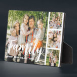 Plaque Collage photo Customisée à la famille<br><div class="desc">Cette plaque de collage photo de famille moderne est le cadeau parfait pour votre famille, avec 4 de vos photos préférées, le texte FAMILY dans une police de script amusante, puis personnalisez avec vos noms. Fantastique comme noël, graduation, anniversaire ou cadeau pour toute autre occasion spéciale, le style de police,...</div>