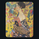 Plaque De Porte Gustav Klimt Lady With Fan Art Nouveau Painting<br><div class="desc">Dame Gustav Klimt avec peintre Art Nouveau Fan Ce demi-portrait d'une belle femme montre un arrière - plan jaune avec des ornements asiatiques, des oiseaux colorés et des fleurs de lotus. La dame porte une robe dans le style d'un kimono imprimé des motifs d'une robe de dragon chinoise. Belle peinture...</div>