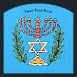 Plaque De Porte Persian Magen David Menorah<br><div class="desc">Cette image a été adaptée à partir d'un carrelage juif perse antique et présente une menorah avec un Magen David (Étoile de David) encadré de branches d'olivier. Les imperfections de l'image originale peinte à la main ont été conservées. Ajoutez votre propre texte.</div>