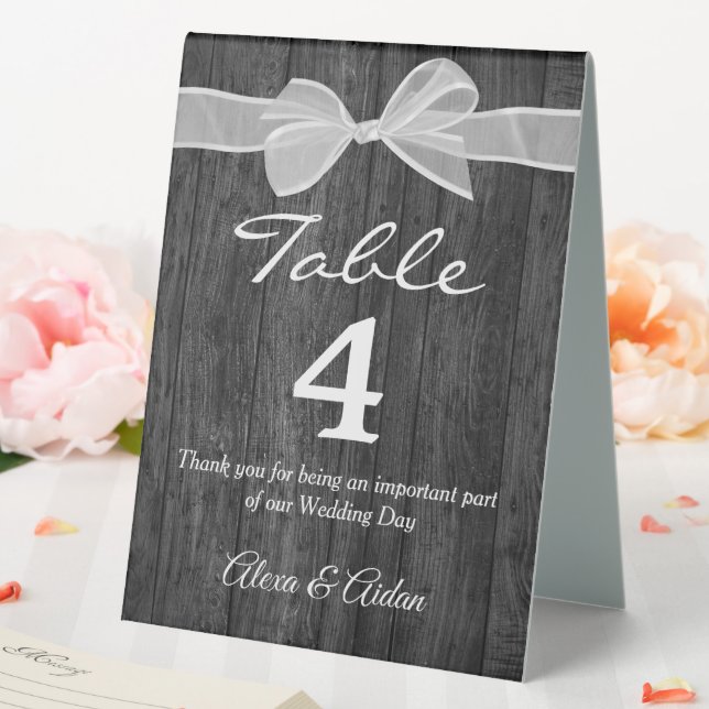Plaque De Table Bow Blanc Sur Bois De Grange (In SItu (Mariage))