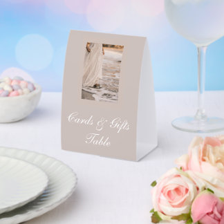 Plaque De Table Cartes et Cadeaux de Mariage sur la Table de la Pl