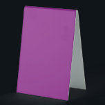 Plaque De Table Conception avec un fond violet époustouflant et bl<br><div class="desc">Imaginez que vous entrez dans un événement où chaque détail parle de sophistication,  de chaleur et de conception réfléchie. Lorsque les invités prennent leur siège,  leurs yeux sont attirés par un panneau de table élégamment conçu - pas seulement un marqueur,  mais un conteur d'histoires.</div>