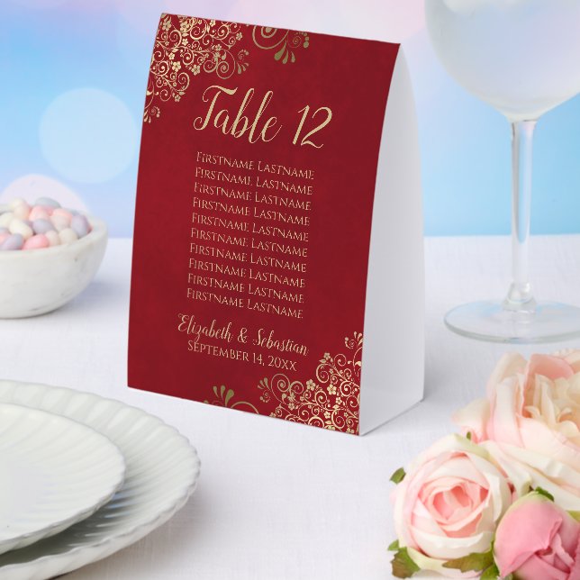 Plaque De Table Crimson Red & Gold Mariage Numéro de table et noms (Insitu (mariage))