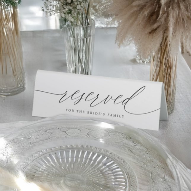 Plaque De Table Élégant Mariage de calligraphie moderne Réservé (Elegant modern calligraphy reserved sign for weddings)