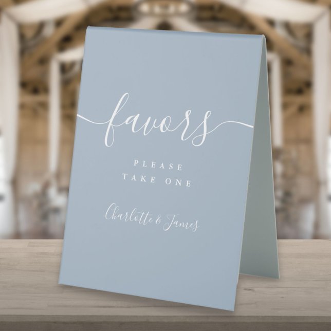 Plaque De Table Élégant panneau de mariage à écriture manuscrite b (Dusty Blue Elegant Script Wedding Favors Table Table Tent Sign)