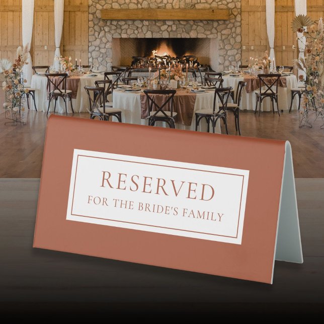 Plaque De Table Élégant Panneau Réservé Terracotta Moderne pour Ma (Elegant Modern Terracotta Wedding Reserved Table Tent Sign)